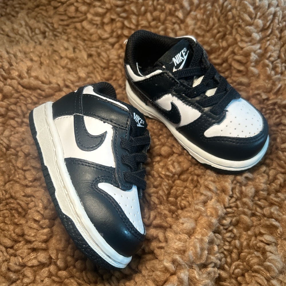 SOLD ❌ Nike Kids panda Sneakers